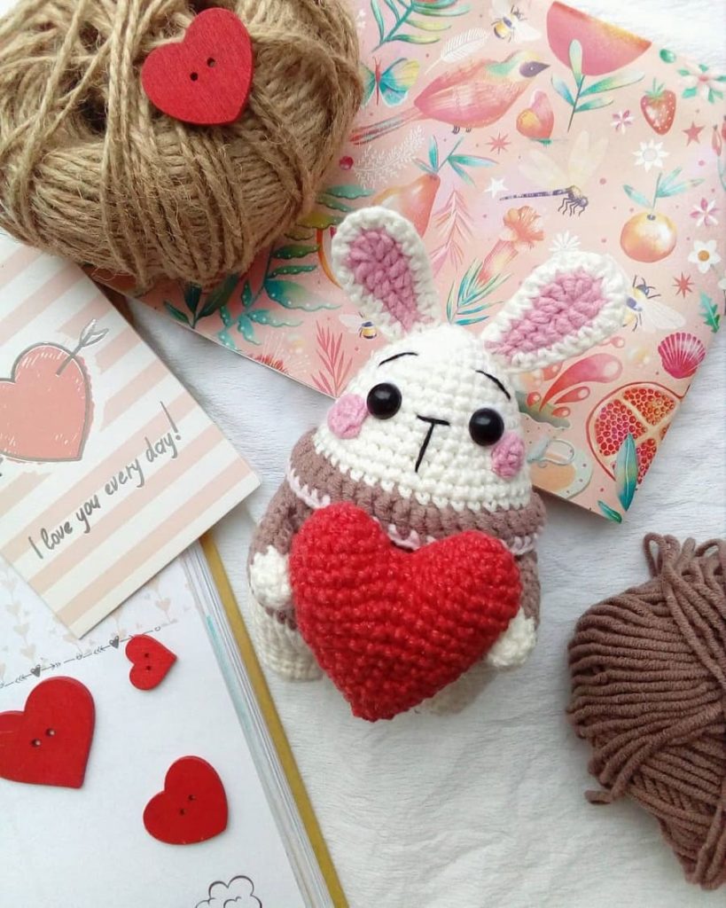 Amigurumi Mini Bunny With A Heart Free Pattern