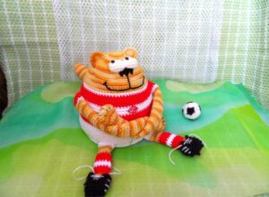 Amigurumi Cat Footballer Free Pattern-3
