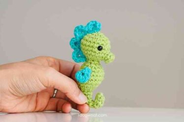 Crochet Seahorse 1