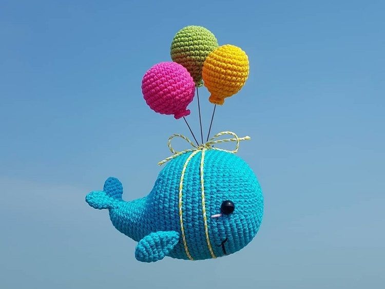 Amigurumi Flying Whale with Balloons Free Pattern-1