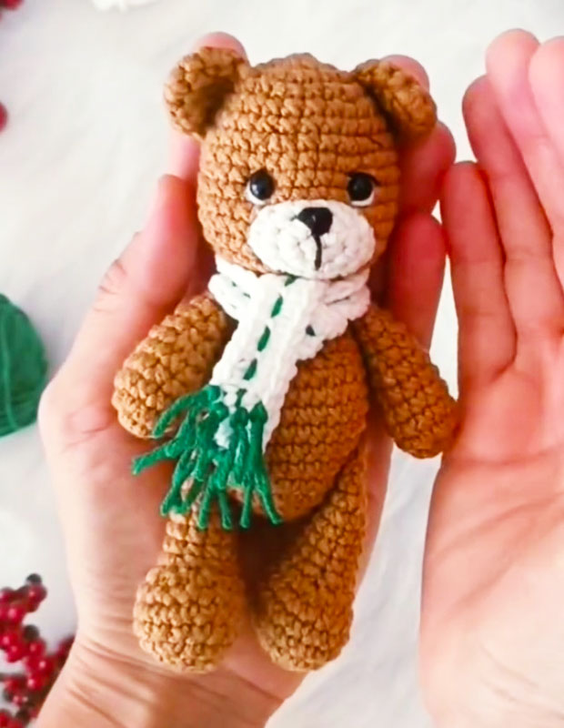 Amigurumi Barney Christmas Bear for Beginners Free Pattern-1