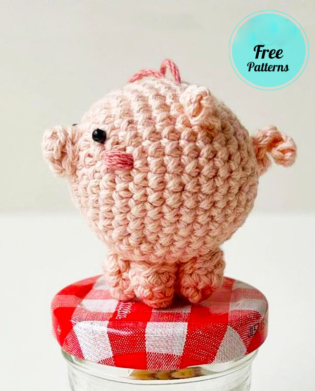 Amigurumi Crochet Easy Pig Keychain Free Pattern-1