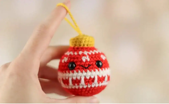Amigurumi Crochet Christmas Ball Ornament Free Pattern-1