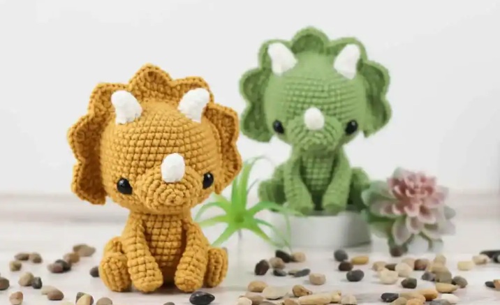 Amigurumi Crochet Dinosaur Triceratops Free Pattern-1