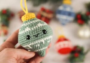 Amigurumi Crochet Vintage Christmas Bauble Free Pattern-1