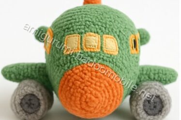 Free Crochet Pattern: Adorable Amigurumi Airplane for Kids - airplane-q1p1.jpg