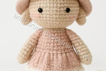 Free Crochet Pattern: Adorable Amigurumi Doll with Dress and Hat - doll-q1p1.jpg
