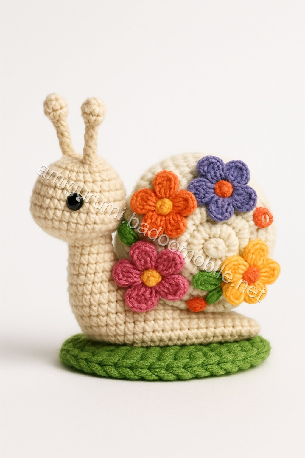Free Crochet Pattern: Adorable Amigurumi Snail with Flowers