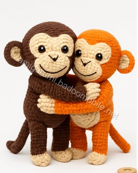 Amigurumi Embracing Monkeys Free Pattern - monkeys-q1p1.jpg