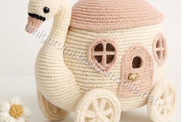 Amigurumi Swan Carriage Free Pattern - swan-q1p1.jpg