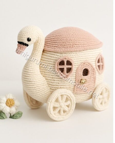 Amigurumi Swan Carriage Free Pattern - swan-q1p1.jpg