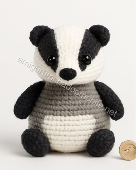 Amigurumi Badger Free Pattern - badger-q1p1.jpg